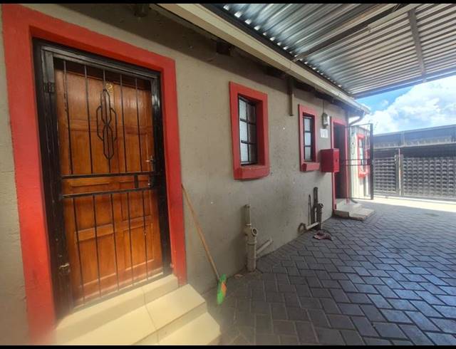 10 BEDROOM HOUSE FOR SALE IN SOSHANGUVE M